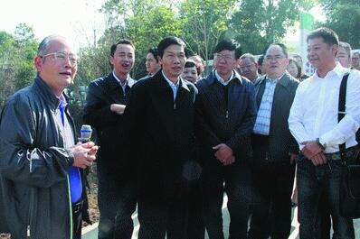 李再勇市长一行调研“美丽乡村”建设项目